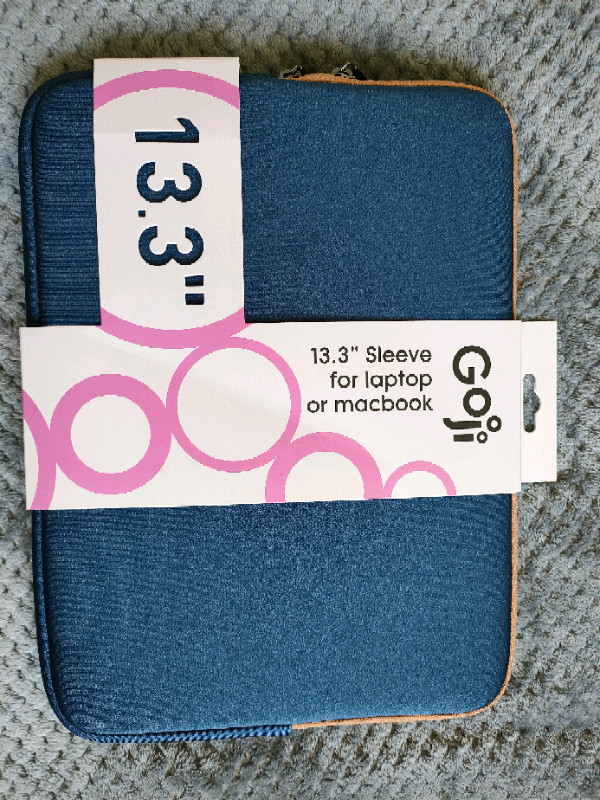 goji laptop sleeve
